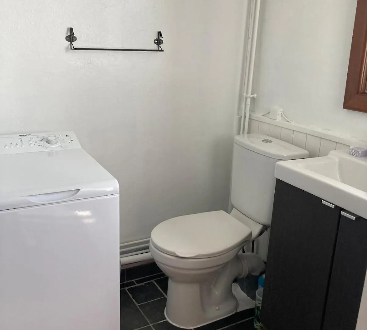T1 Confortable Avec Parking, Proche Lyon, Ideal Couples Ou Travailleurs Corbas Apartment
