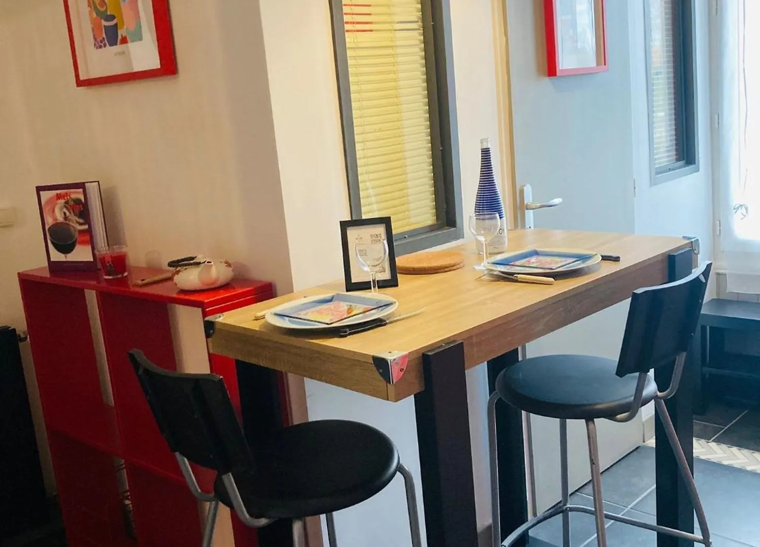 T1 Confortable Avec Parking, Proche Lyon, Ideal Couples Ou Travailleurs Corbas France