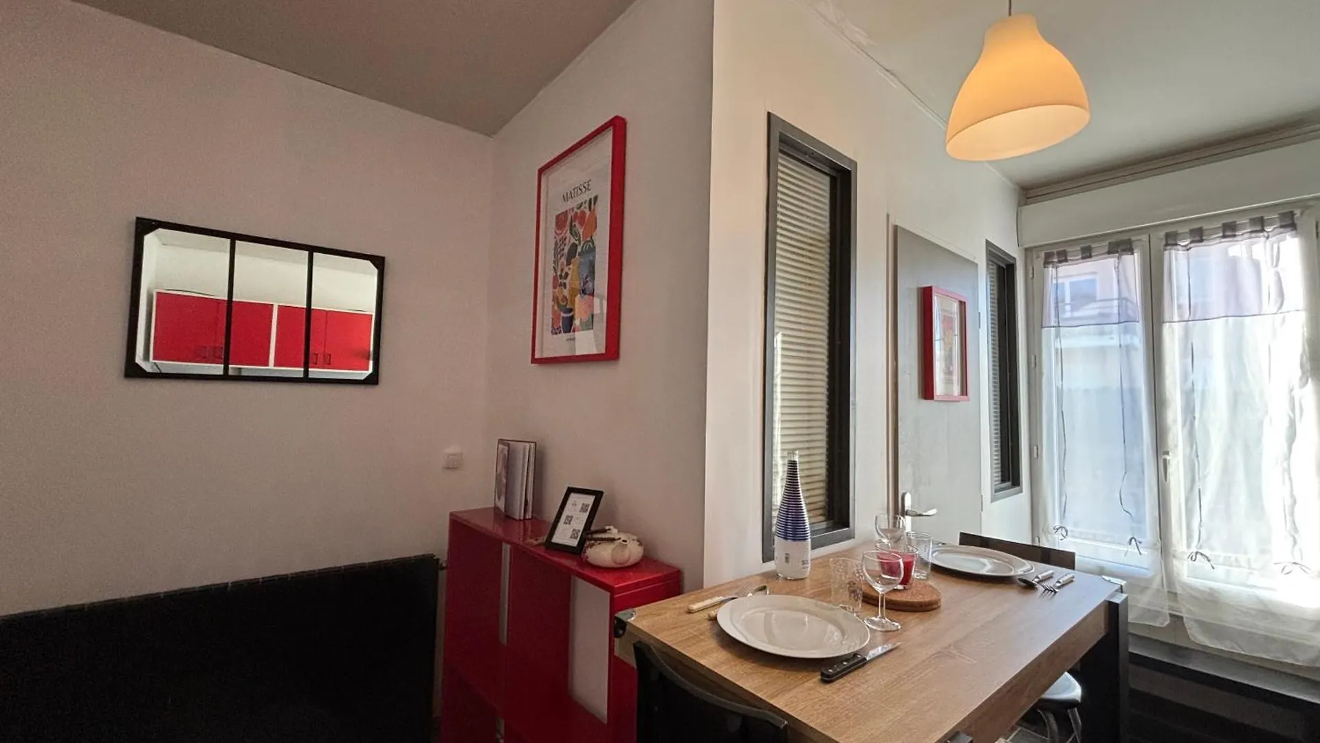 Apartment T1 Confortable Avec Parking, Proche Lyon, Ideal Couples Ou Travailleurs Corbas France
