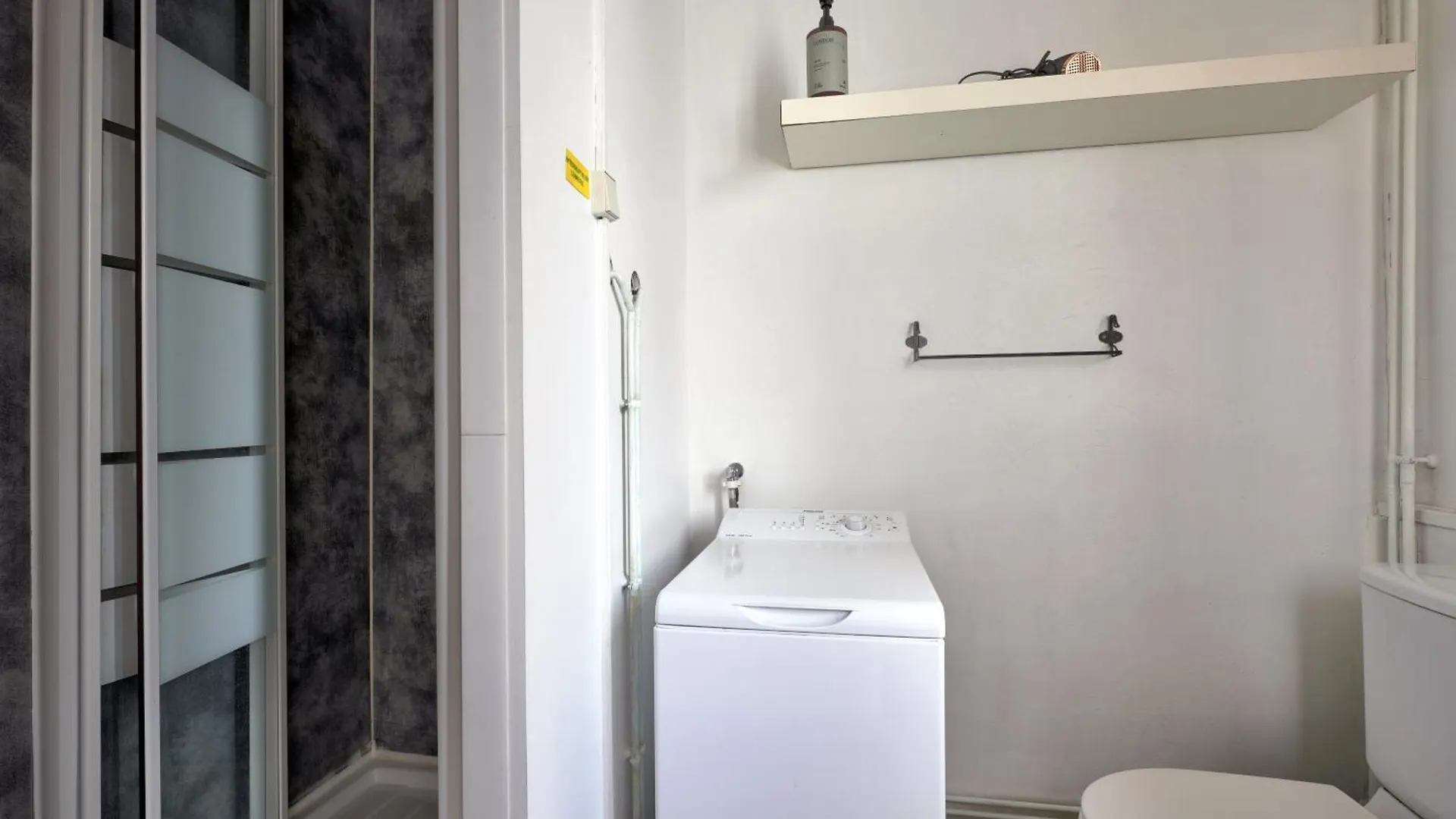 Apartment T1 Confortable Avec Parking, Proche Lyon, Ideal Couples Ou Travailleurs Corbas