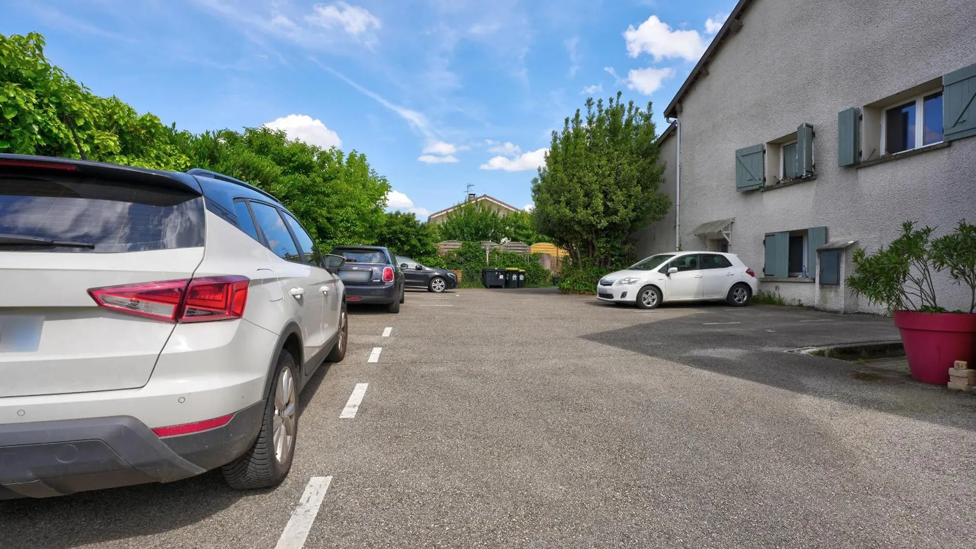 T1 Confortable Avec Parking, Proche Lyon, Ideal Couples Ou Travailleurs Corbas